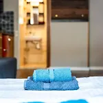 Stylish With Shared Rooftop Terrace And Jacuzzi Mk2 Διαμέρισμα Βουδαπέστη