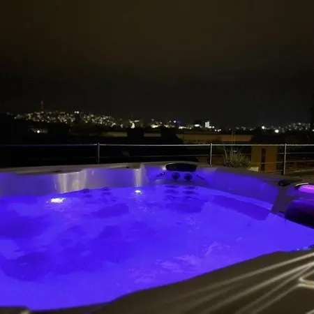 Stylish With Shared Rooftop Terrace And Jacuzzi Mk2 Appartamento *