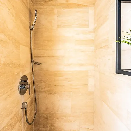 Apartment Stylish With Shared Rooftop Terrace And Jacuzzi Mk2 Budapest
