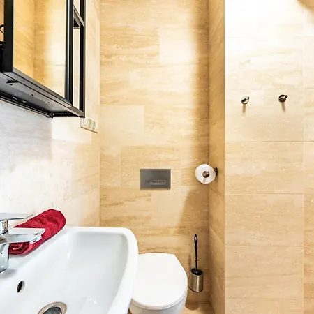 Stylish With Shared Rooftop Terrace And Jacuzzi Mk2 Appartamento Budapest
